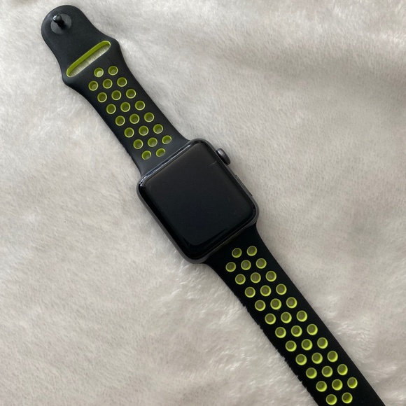 Apple Watch 42MM Nike+ Series 3 black and neon green sports band S/M - Picture 4 of 12